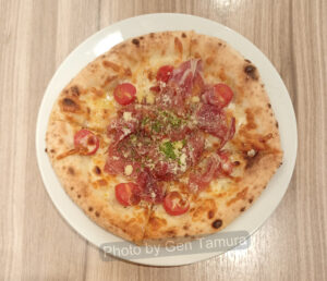 カンパーニュ　クチーナ&バール　生ハムとモッツァレラチーズ　ピザ　金沢駅　石川県金沢市　撮影：タムラゲン
